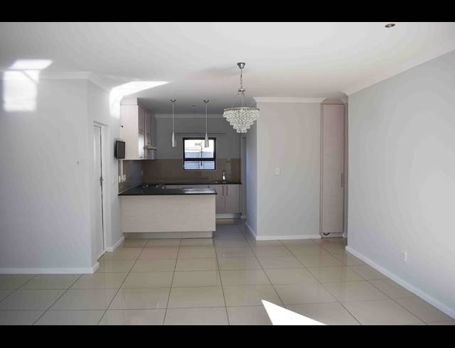 3 BEDROOM FREEHOLD TO LET IN PARKLANDS NORTH